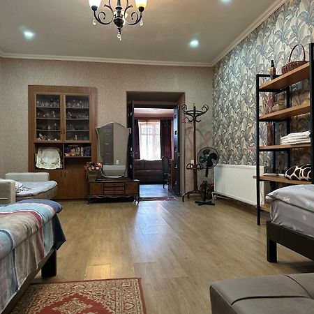 Historical Apartment In City Center Tbilisi Luaran gambar