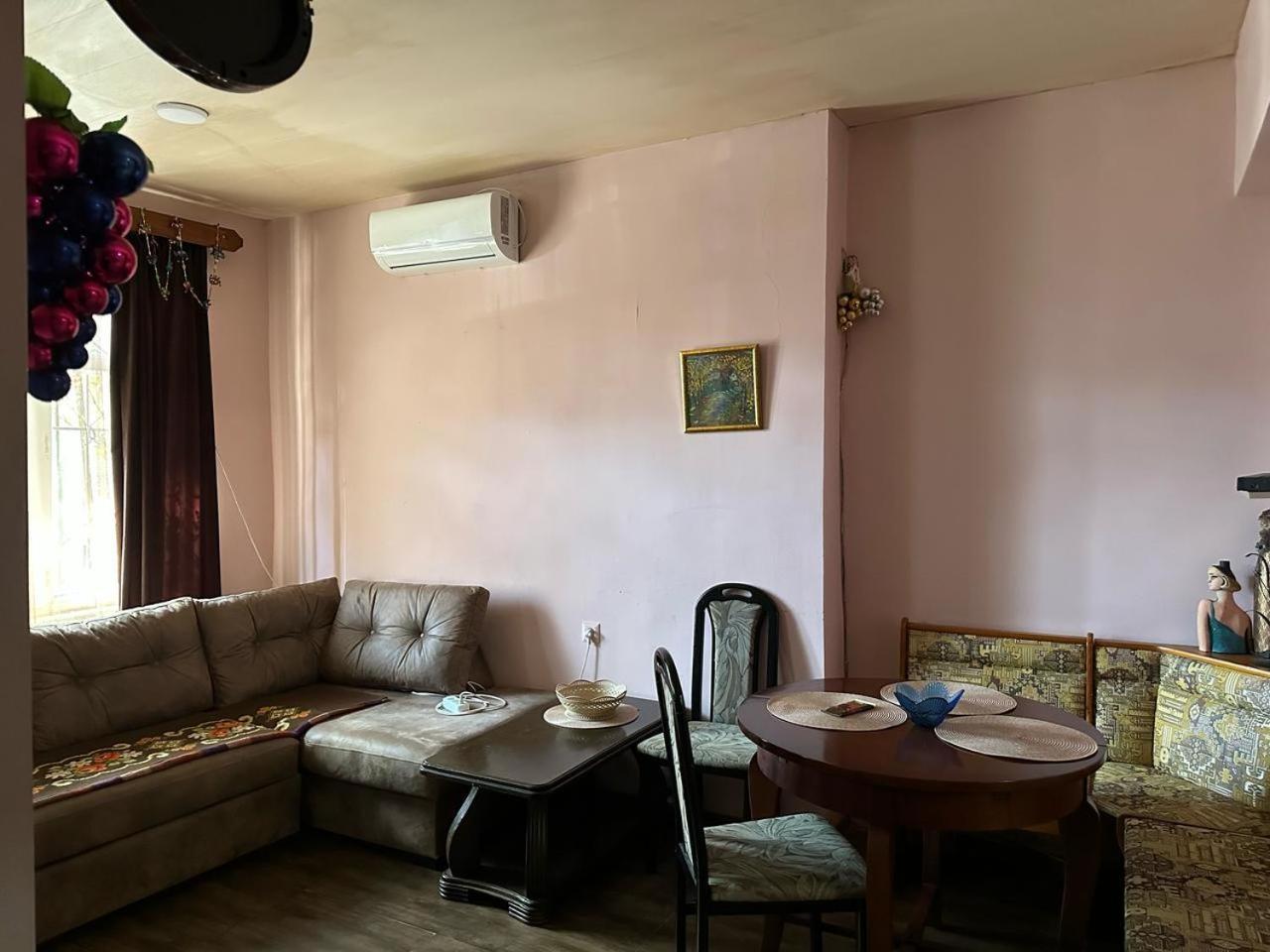 Historical Apartment In City Center Tbilisi Luaran gambar